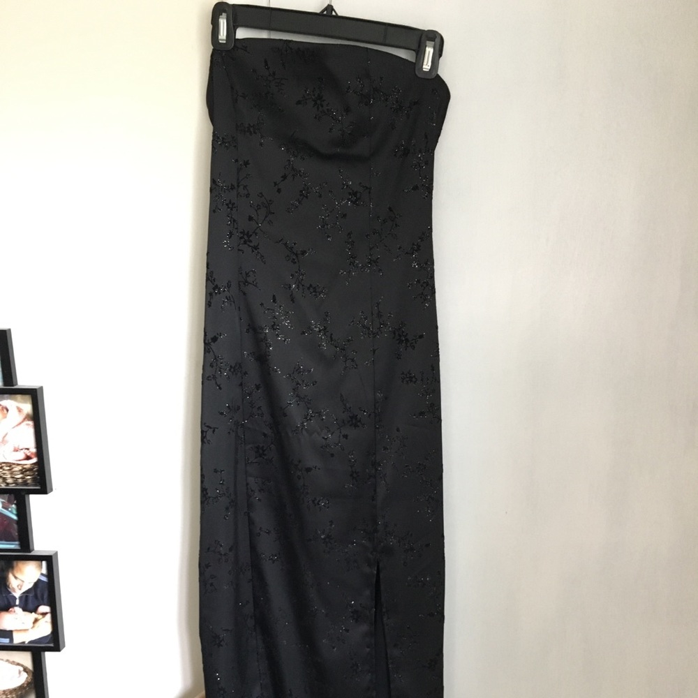 Elegant, strapless dress